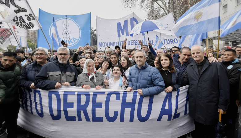 Kicillof en la marcha del Congreso: "Es un gobierno que quiere vender nuestro territorio"