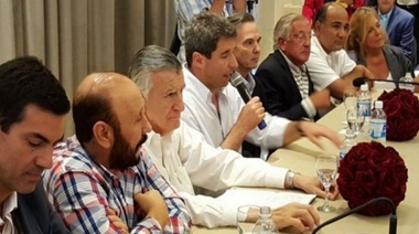 Gobernadores del PJ enojados con Macri por la coparticipación