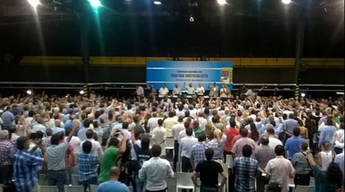 Con algunos forcejeos al comienzo, inició el Congreso del PJ