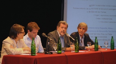 Crean programa de fortalecimiento de municipios con apoyo de la UNLP