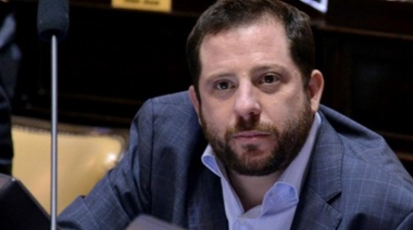 Ottavis habló con Máximo Kirchner y presentó su renuncia como jefe del bloque del FpV