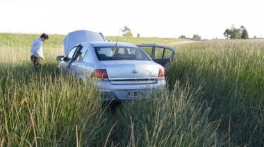 El auto que trasladaba al Intendente de Azul despistó y terminó en el pasto