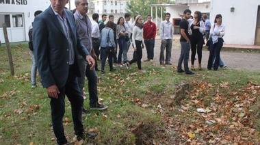 Julio Garro recorrió el ex centro clandestino de detención "La Cacha"