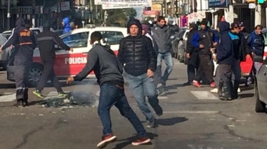 La barra de Lanús corrió a los tiros a quienes se manifestaban en contra de Grindetti