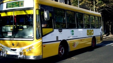 Un colectivo chocó y mató a un joven en La Plata