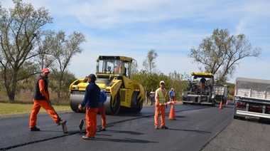Vidal licitó obras para rehabilitar 1.300 kilómetros de rutas en la Provincia