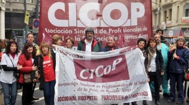 Los profesionales de la salud aceptaron un aumento del 25%