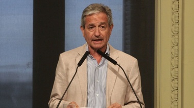 Ibarra: "Eliminamos la militancia partidaria y los ingresos sin sentido a la administración pública"