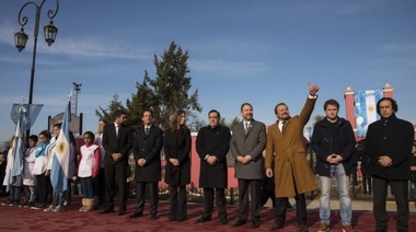 Vidal encabezó la promesa a la Bandera junto a Sujarchuk