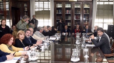 Paritarias: El gobierno mejoró la oferta y se aproxima a un acuerdo salarial