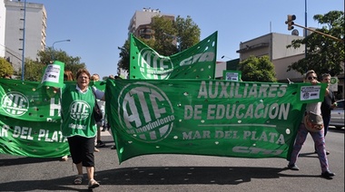 Auxiliares docentes: Denuncian que no fueron retribuidos los descuentos por días de paro