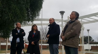 La diputada Corrado de recorrida por la sexta sección