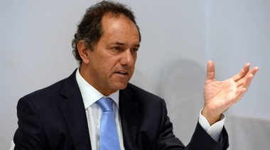 Tras la denuncia de Carrió, imputaron a Daniel Scioli por lavado de activos