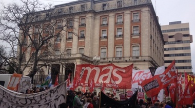 Exigieron que no se le conceda la prisión domiciliaria a Etchecolatz