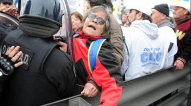 Puente Pueyrredón: Fuerte desalojo a jubilados que reclamaban aumentos