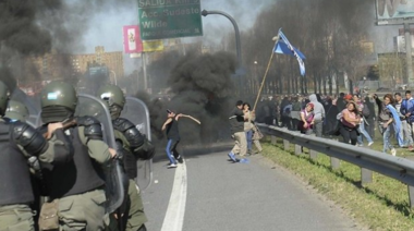 Denunciarán penalmente a los manifestantes que cortaron la Au. Buenos Aires- La Plata