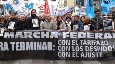 Avanza la Marcha Fedral hacia la Plaza de Mayo