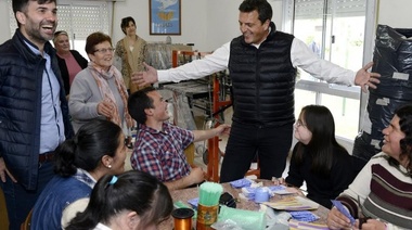 Massa recorrió Castelli junto a Francisco Echarren