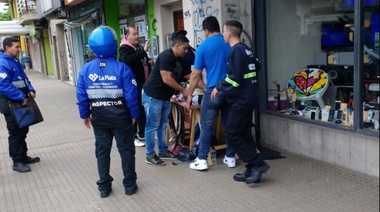 La Municipalidad desalojó a los "puesteros" de calle 12