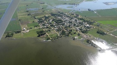 Inundación en Villegas: 200 mil héctareas siguen cubiertas y hay evacuados