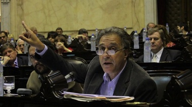 Pitrola calificó de  "absolutamente obsceno" el sueldo de los legisladores