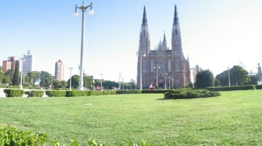 Proponen colocar "bebederos públicos" para animales en plazas y parques