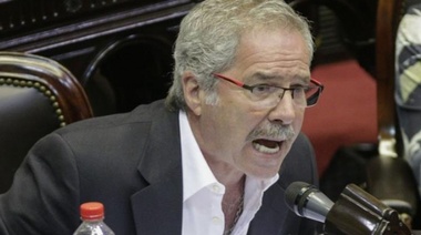 Felipe Solá presentó un amparo contra el decreto de blanqueo de Macri