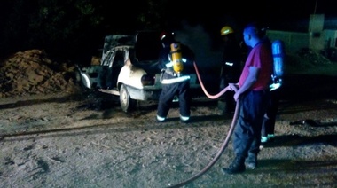 De no creer: Puso un espiral de mosquitos en el auto y lo prendió fuego