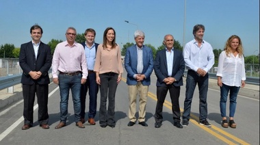 Vidal inauguró un puente junto a intendentes massistas