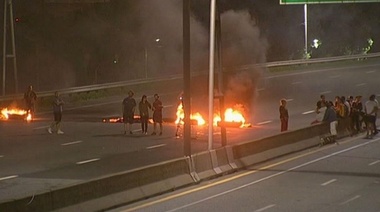 Cortaron la Autopista La Plata- Buenos Aires por falta de luz