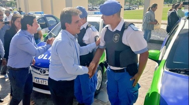 Ritondo entregó 20 motos y patrulleros al Municipio de Malvinas Argentinas