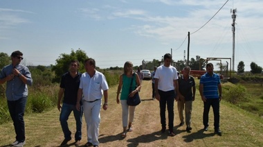 Legisladores bonaerenses llegaron con ayuda para La Emilia