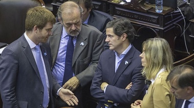 Ahora, Macri dejaría sin efecto los recortes a la movilidad jubilatoria