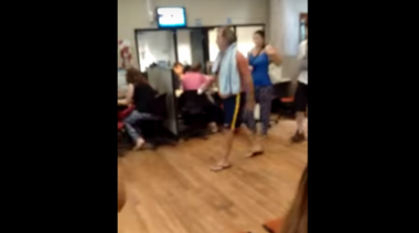 Harto de no tener luz ni agua, se fue a bañar a Edelap