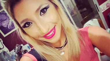 Una joven murió al chocar contra el Monumento central de la Plaza Moreno