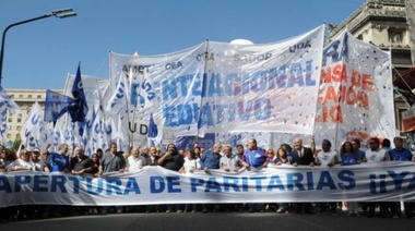 Multitudinaria movilización de los docentes a un día de la marcha de la CGT