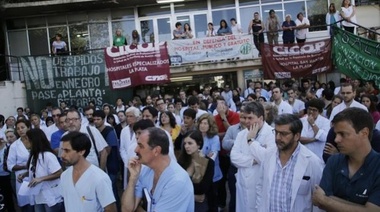 Los médicos cumplen su segundo dia de paro