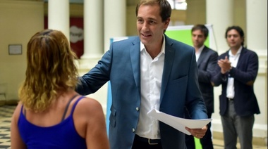 Garro y López Medrano encabezaron la entrega de 312 escrituras