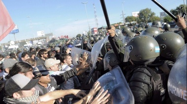 La Gendarmería reprimió un corte en la Panamericana