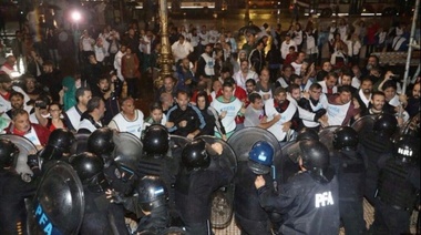 Tras la represión, CTERA anunció un paro nacional docente