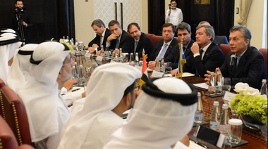 Macri se reunió con funcionarios y empresarios de Emiratos Árabes