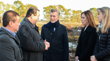 Macri y Vidal recorrieron obras de saneamiento en un basural de San Vicente