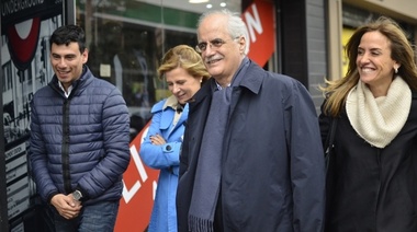 Taiana recorrió el centro platense junto a Saintout y Tolosa Paz