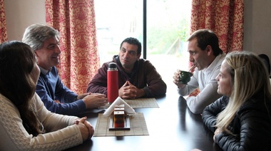 Cambiemos cerró la campaña mateando con los vecinos