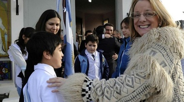 Tras 104 días de paro, comenzaron de manera parcial las clases en Santa Cruz