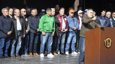 Schmid anunció que la CGT debatirá en septiembre un paro general