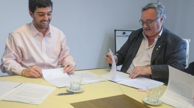 Firman convenio para garantizar el acceso a la AUH a 400 mil chicos