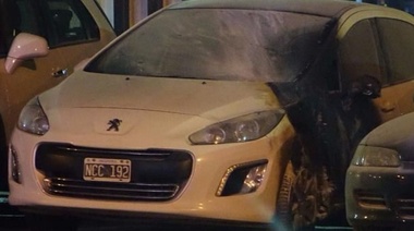 Incendiaron autos en la puerta del Ministerio de Seguridad