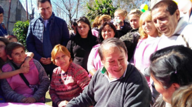 Junto a Carlos Regazzoni, Toty Flores visitó Almirante Brown