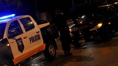 El colmo: Se robaron un patrullero durante un procedimiento policial